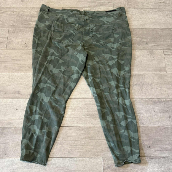 Women's Rock & Republic Camo Pants Size 24W Green - Picture 2 of 11